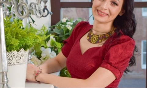 Про цветных ежиков, хвост, дружбу и доброту: интервью с писателем Анастасией Сукгоевой