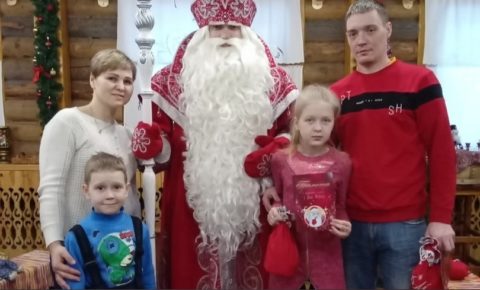 Если верить в сказку… Как семья из Выльгорта побывала в резиденции Деда Мороза