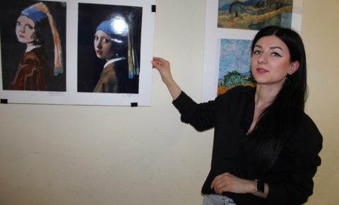 Конкуренты Ван Гога: в Зарани открыли выставку «копий» известных картин