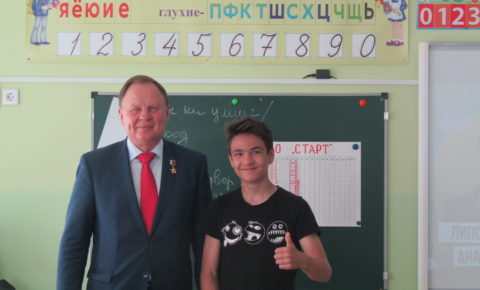 «Классная встреча»: к школьникам Выльгорта приехал герой России