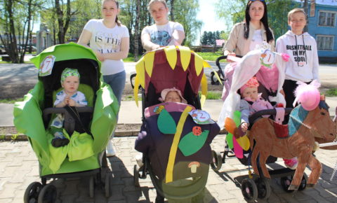 Как в Выльгорте прошел традиционный конкурс «Парад колясок»