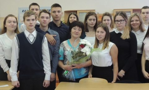 Поэт, педагог, прекрасная женщина: учительница Выльгортской первой школы Валентина Максимова отметила свой юбилей