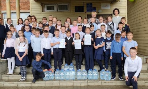 Помощь словом и делом: Екатерина Ильчукова про сбор воды для детей Донбасса и письма солдатам