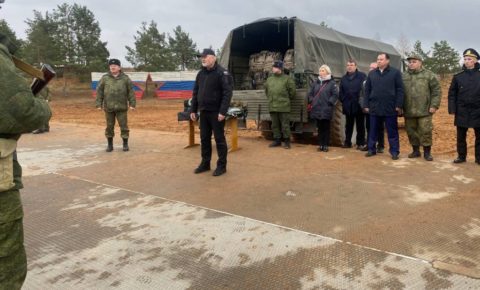 Владимир Уйба встретился в Ленинградской области с военнослужащими из Коми