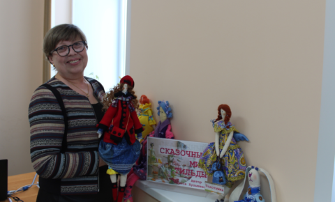 В Выльгорте состоялась первая выставка кукол методиста управления образования администрации района Ларисы Кулышевой