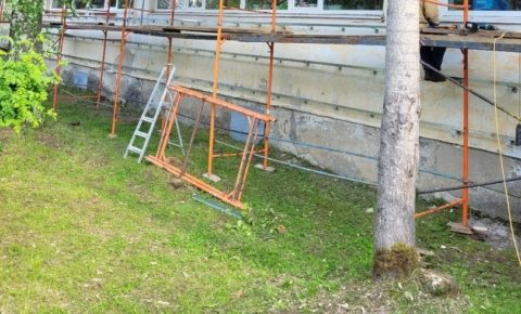 В Детско-юношеском центре Зеленца заканчивается ремонт фасада