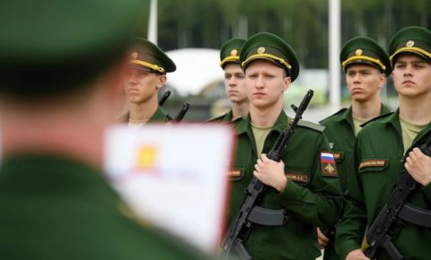 Владимир Путин назвал число россиян, подписавших контракты с армией