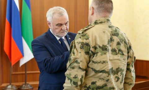 Владимир Уйба вручил государственные награды участникам специальной военной операции