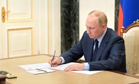 Президент России поручил обеспечить утверждение в ускоренном порядке программы социально-экономического развития Республики Коми