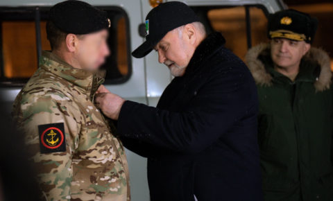 Владимир Уйба передал военнослужащему из Республики Коми очередную партию гуманитарной помощи