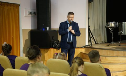 Кибербезопасность и онлайн-покупки: Виталий Осипов рассказал школьникам о цифровой гигиене»