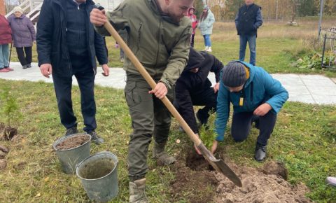 Мемориальная плита в честь героя