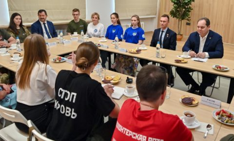 Ростислав Гольдштейн поручил проработать вопросы поддержки участников СВО и волонтёров, помогающих фронту