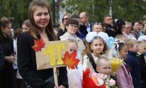 195 первоклассников Выльгорта впервые сели за школьные парты!